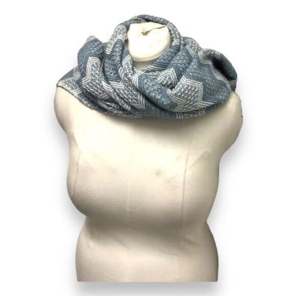 Figueroa Alpaca Blanket Wrap Scarf with Tassel Fringe, Blue Chevron, OSFA - Picture 3 of 6